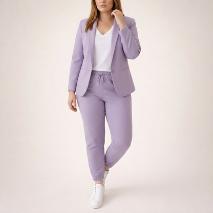 Eva | Traje Holgado con Toque Deportivo